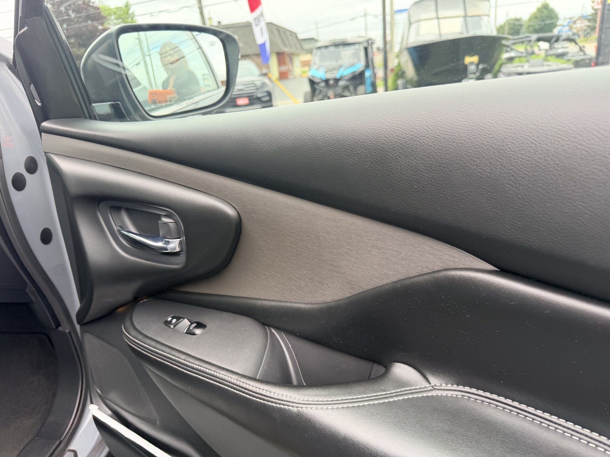2023 NISSAN MURANO SL AWD ( PREVIOUS RENTAL ) WITH SUNROOF, LEATHER SEATS, HEATED SEATS, REAR VIEW CAMERA, REMOTE START, HEATED STEERING WHEEL, POWER TRUNK AND NAVIGATION!!