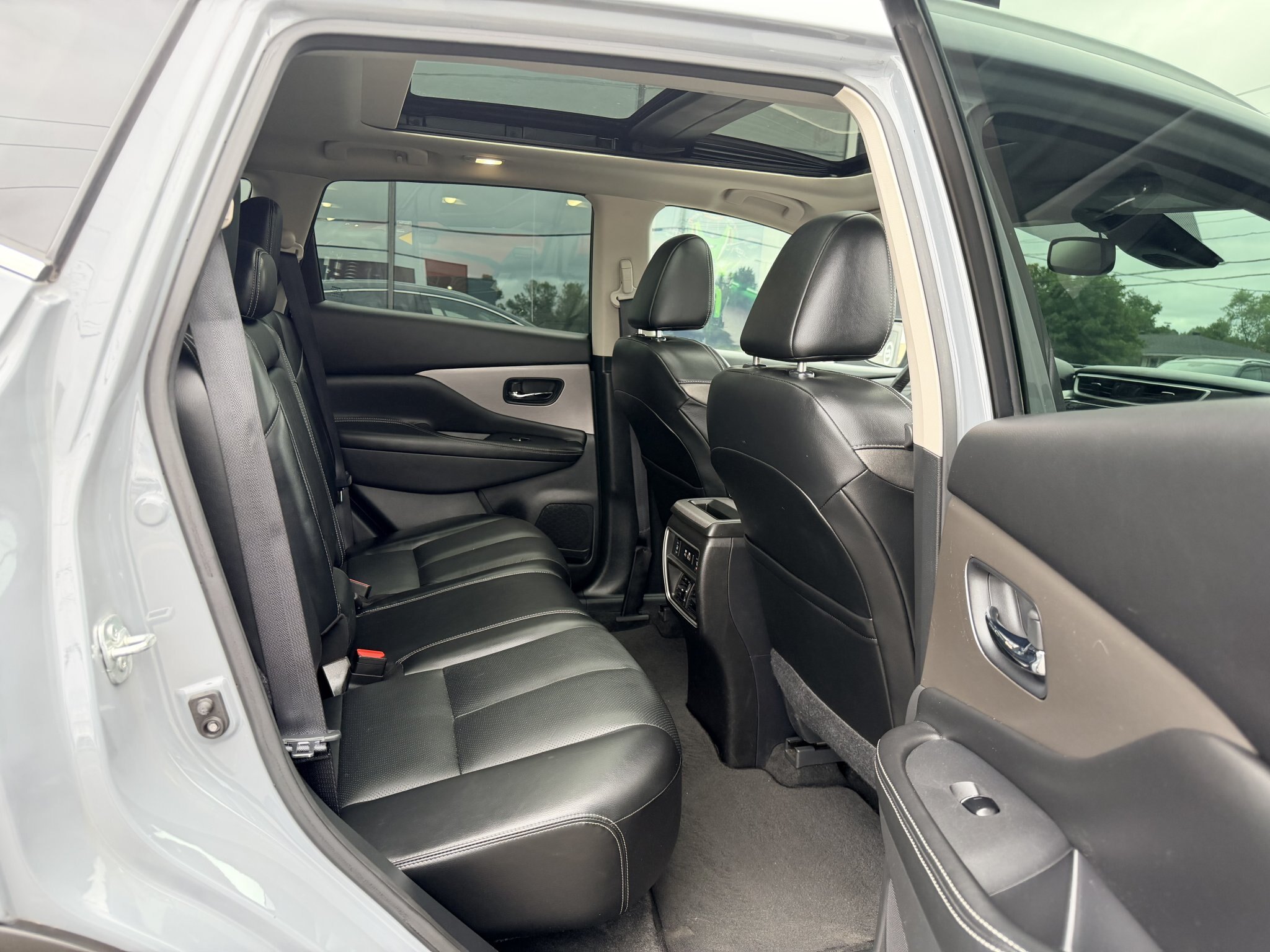 2023 NISSAN MURANO SL AWD ( PREVIOUS RENTAL ) WITH SUNROOF, LEATHER SEATS, HEATED SEATS, REAR VIEW CAMERA, REMOTE START, HEATED STEERING WHEEL, POWER TRUNK AND NAVIGATION!!