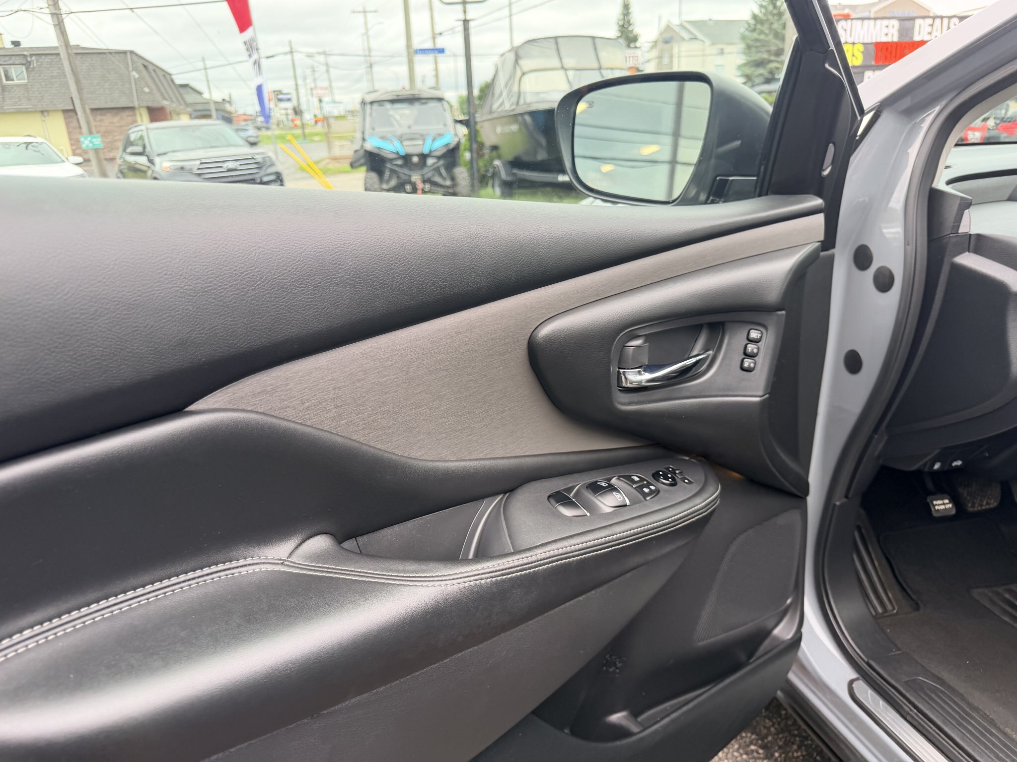 2023 NISSAN MURANO SL AWD ( PREVIOUS RENTAL ) WITH SUNROOF, LEATHER SEATS, HEATED SEATS, REAR VIEW CAMERA, REMOTE START, HEATED STEERING WHEEL, POWER TRUNK AND NAVIGATION!!