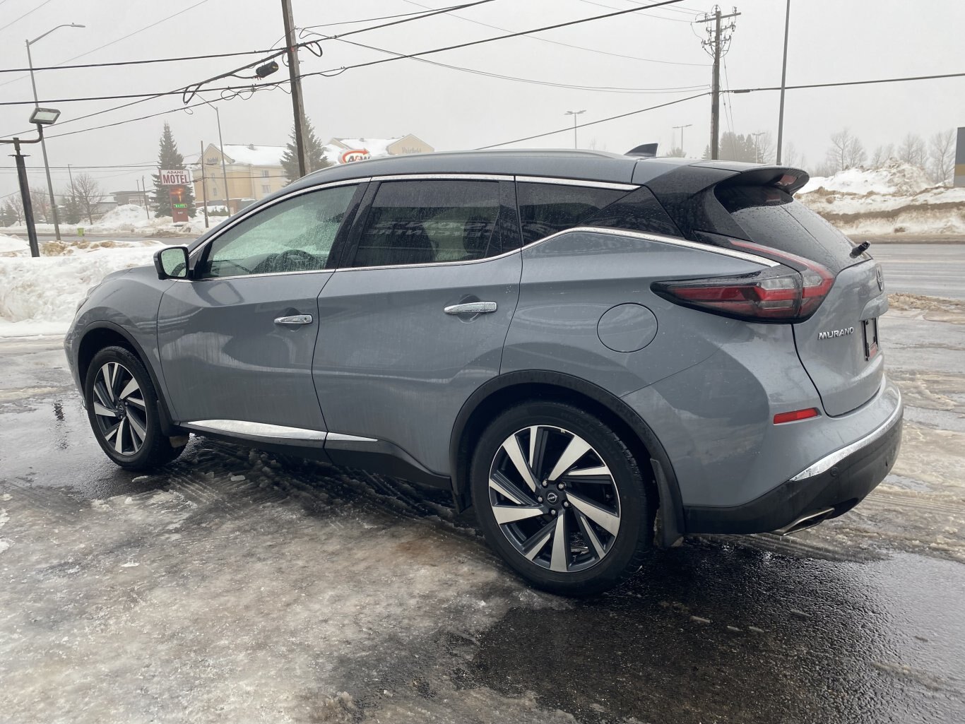 2023 NISSAN MURANO SL AWD ( PREVIOUS RENTAL ) WITH SUNROOF, LEATHER SEATS, HEATED SEATS, REAR VIEW CAMERA, REMOTE START, HEATED STEERING WHEEL, POWER TRUNK AND NAVIGATION!!