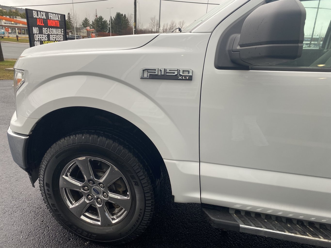 2018 FORD F 150 XTR SUPER CAB 6.5 FT BOX ( PREVIOUS RENTAL ) WITH TONNEAU COVER, BACK RACK AND REAR VIEW CAMERA!!