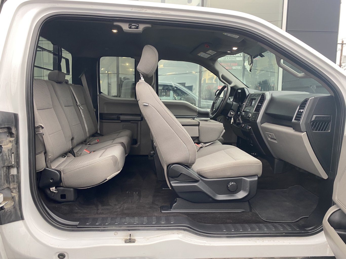 2018 FORD F 150 XTR SUPER CAB 6.5 FT BOX ( PREVIOUS RENTAL ) WITH TONNEAU COVER, BACK RACK AND REAR VIEW CAMERA!!