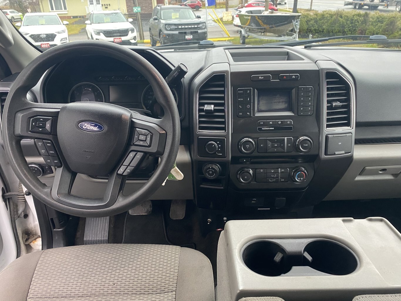 2018 FORD F 150 XTR SUPER CAB 6.5 FT BOX ( PREVIOUS RENTAL ) WITH TONNEAU COVER, BACK RACK AND REAR VIEW CAMERA!!