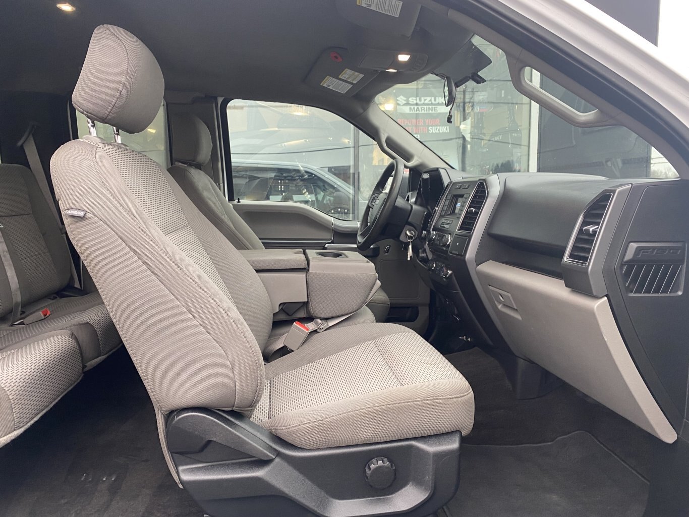 2018 FORD F 150 XTR SUPER CAB 6.5 FT BOX ( PREVIOUS RENTAL ) WITH TONNEAU COVER, BACK RACK AND REAR VIEW CAMERA!!