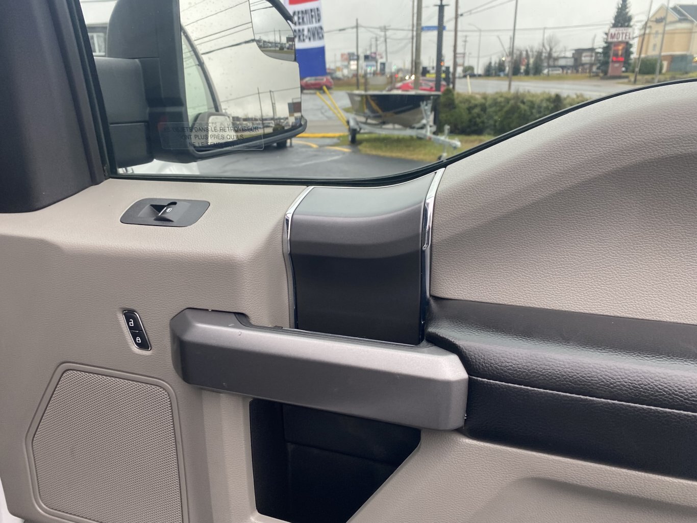 2018 FORD F 150 XTR SUPER CAB 6.5 FT BOX ( PREVIOUS RENTAL ) WITH TONNEAU COVER, BACK RACK AND REAR VIEW CAMERA!!