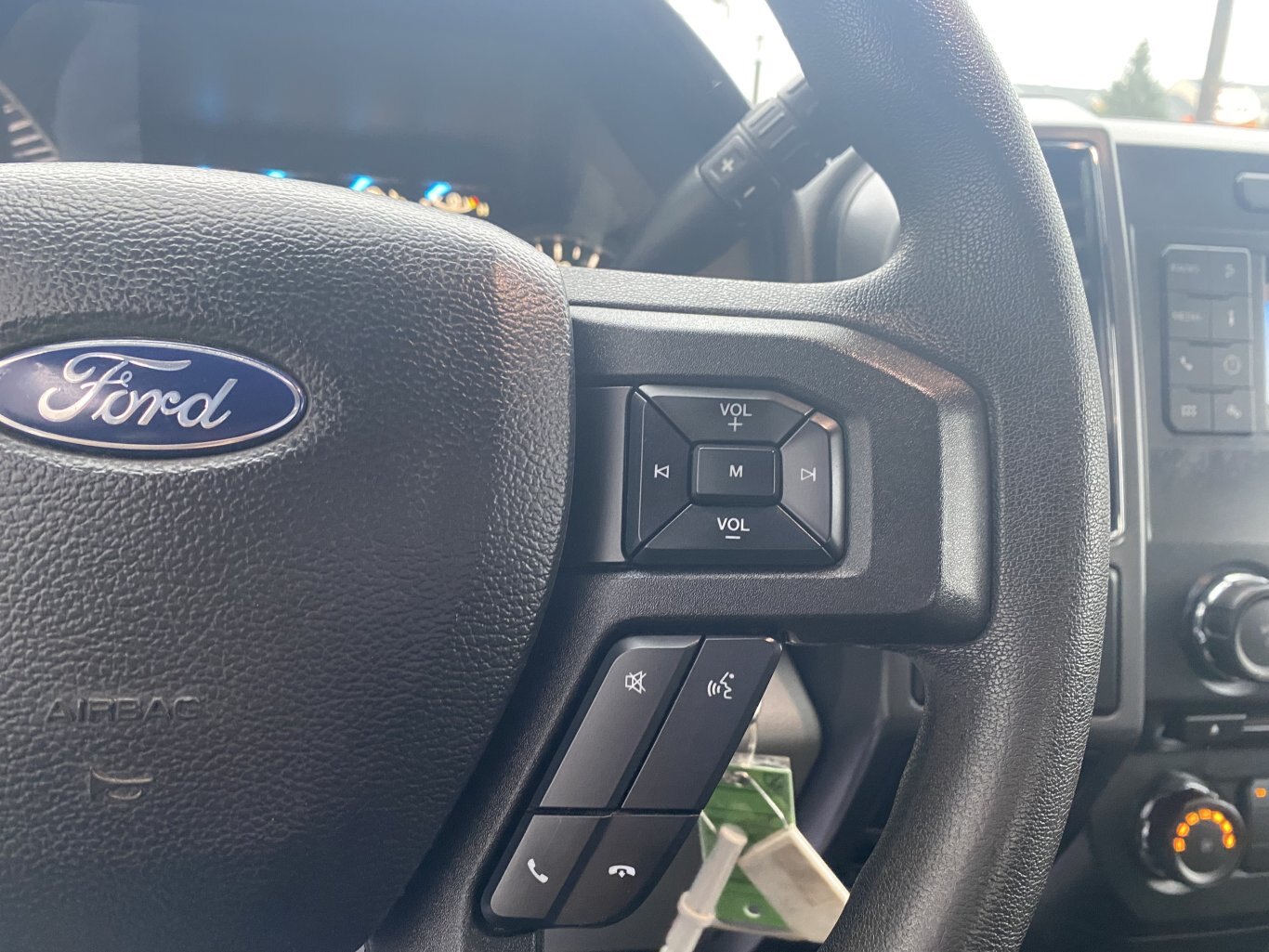 2018 FORD F 150 XTR SUPER CAB 6.5 FT BOX ( PREVIOUS RENTAL ) WITH TONNEAU COVER, BACK RACK AND REAR VIEW CAMERA!!