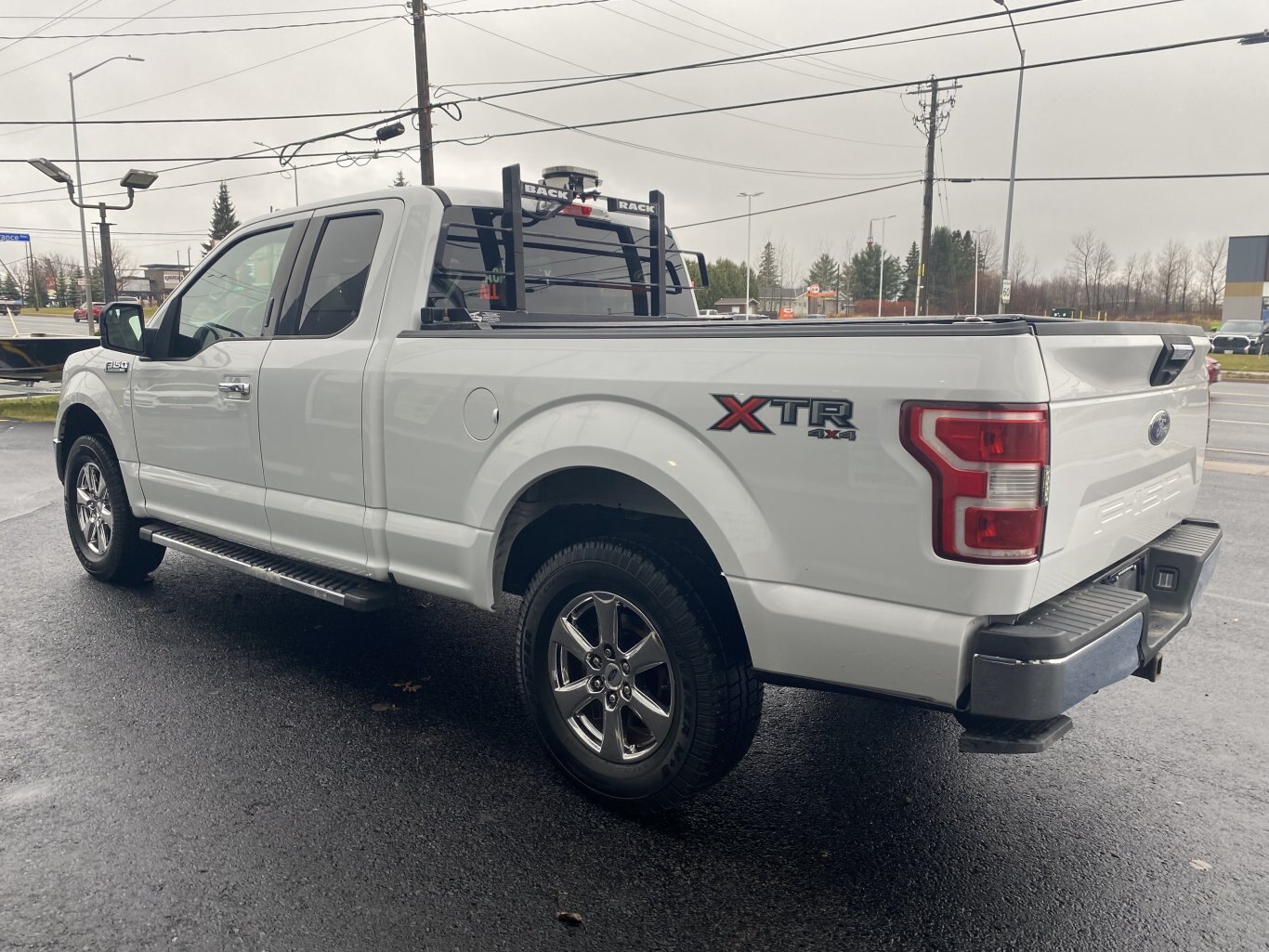 2018 FORD F 150 XTR SUPER CAB 6.5 FT BOX ( PREVIOUS RENTAL ) WITH TONNEAU COVER, BACK RACK AND REAR VIEW CAMERA!!