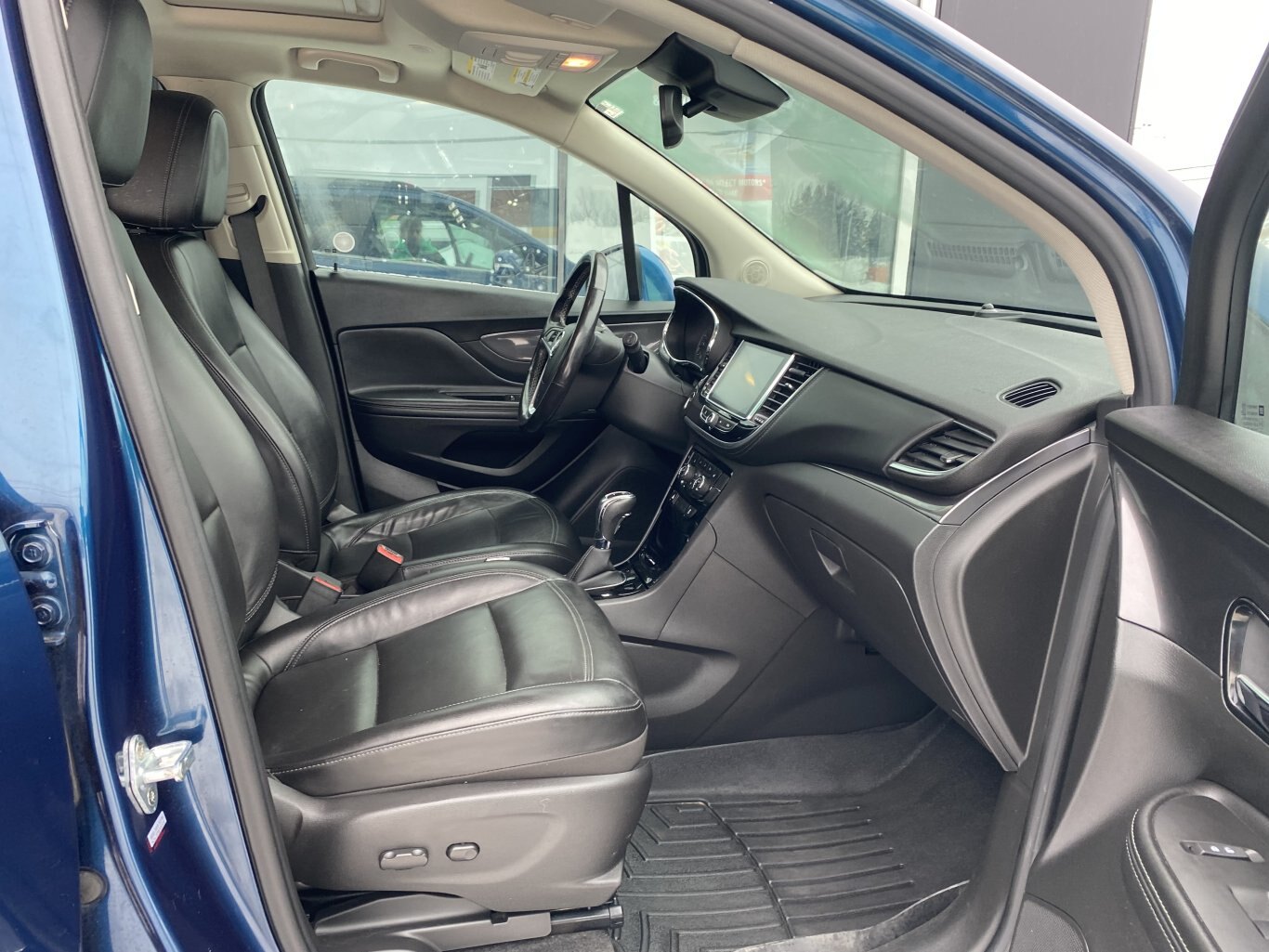 2019 BUICK ENCORE ESSENCE AWD W/LEATHER SEATS, SUNROOF, HEATED SEATS, REAR VIEW CAMERA, REMOTE START AND NAVIGATION!!