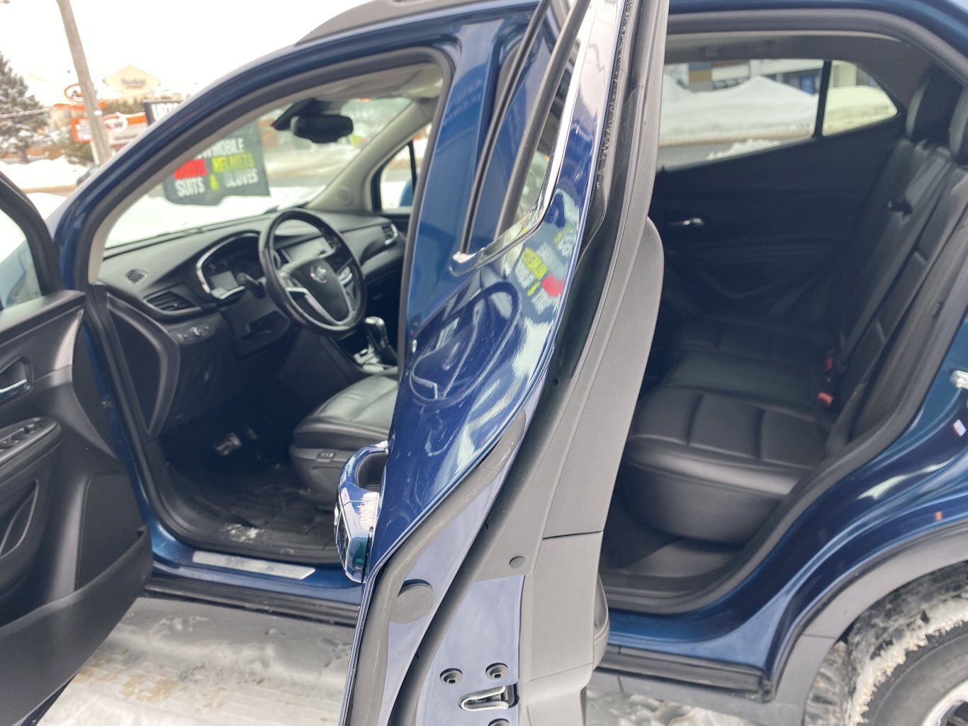 2019 BUICK ENCORE ESSENCE AWD W/LEATHER SEATS, SUNROOF, HEATED SEATS, REAR VIEW CAMERA, REMOTE START AND NAVIGATION!!