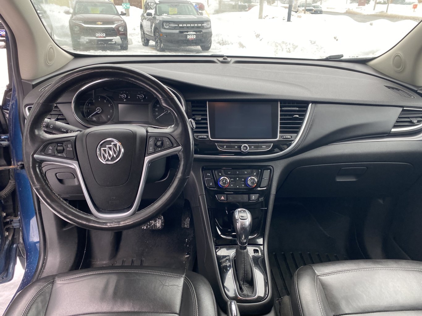 2019 BUICK ENCORE ESSENCE AWD W/LEATHER SEATS, SUNROOF, HEATED SEATS, REAR VIEW CAMERA, REMOTE START AND NAVIGATION!!