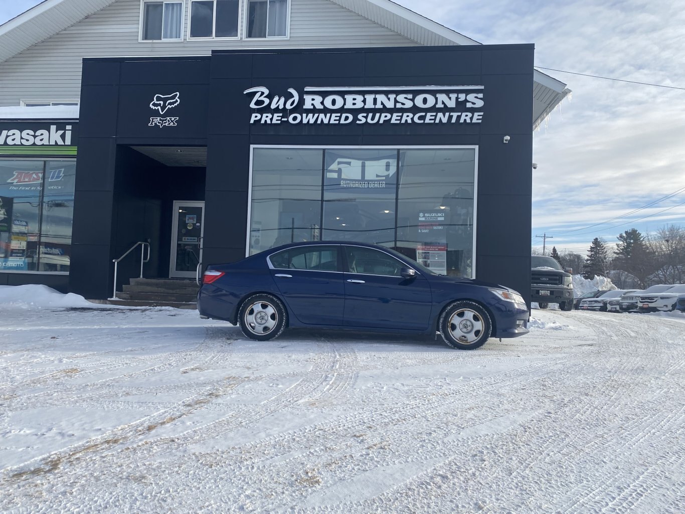 2015 HONDA ACCORD TOURING FWD WITH SUNROOF, LEATHER SEATS, HEATED SEATS AND REAR VIEW CAMERA!