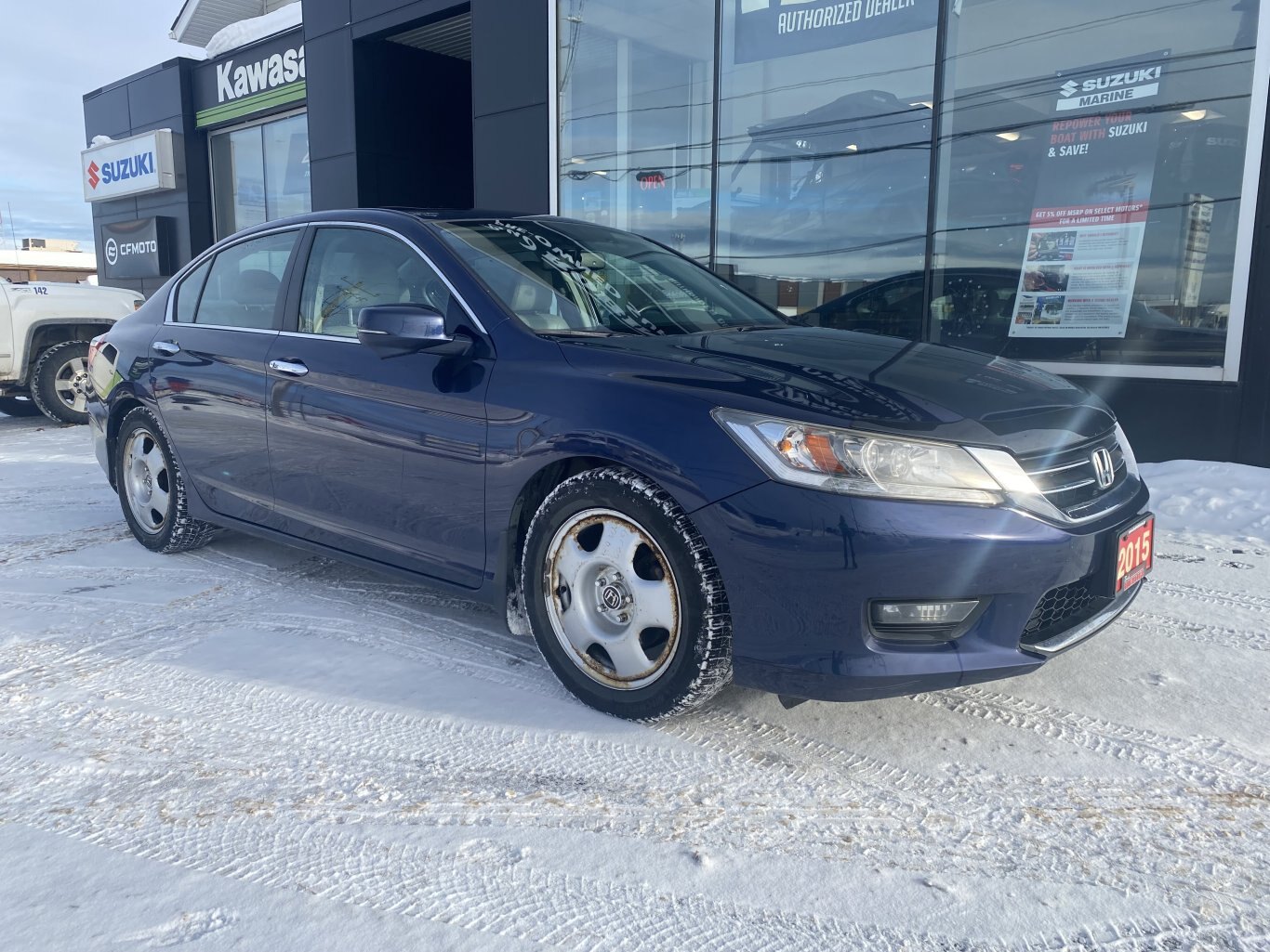 2015 HONDA ACCORD TOURING FWD WITH SUNROOF, LEATHER SEATS, HEATED SEATS AND REAR VIEW CAMERA!