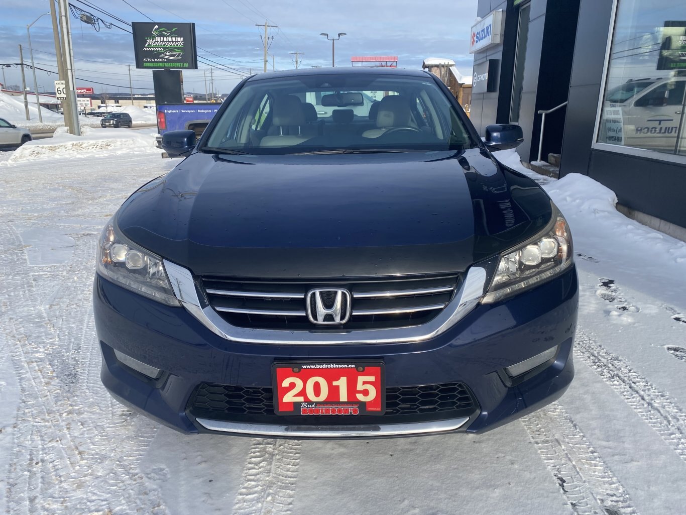 2015 HONDA ACCORD TOURING FWD WITH SUNROOF, LEATHER SEATS, HEATED SEATS AND REAR VIEW CAMERA!