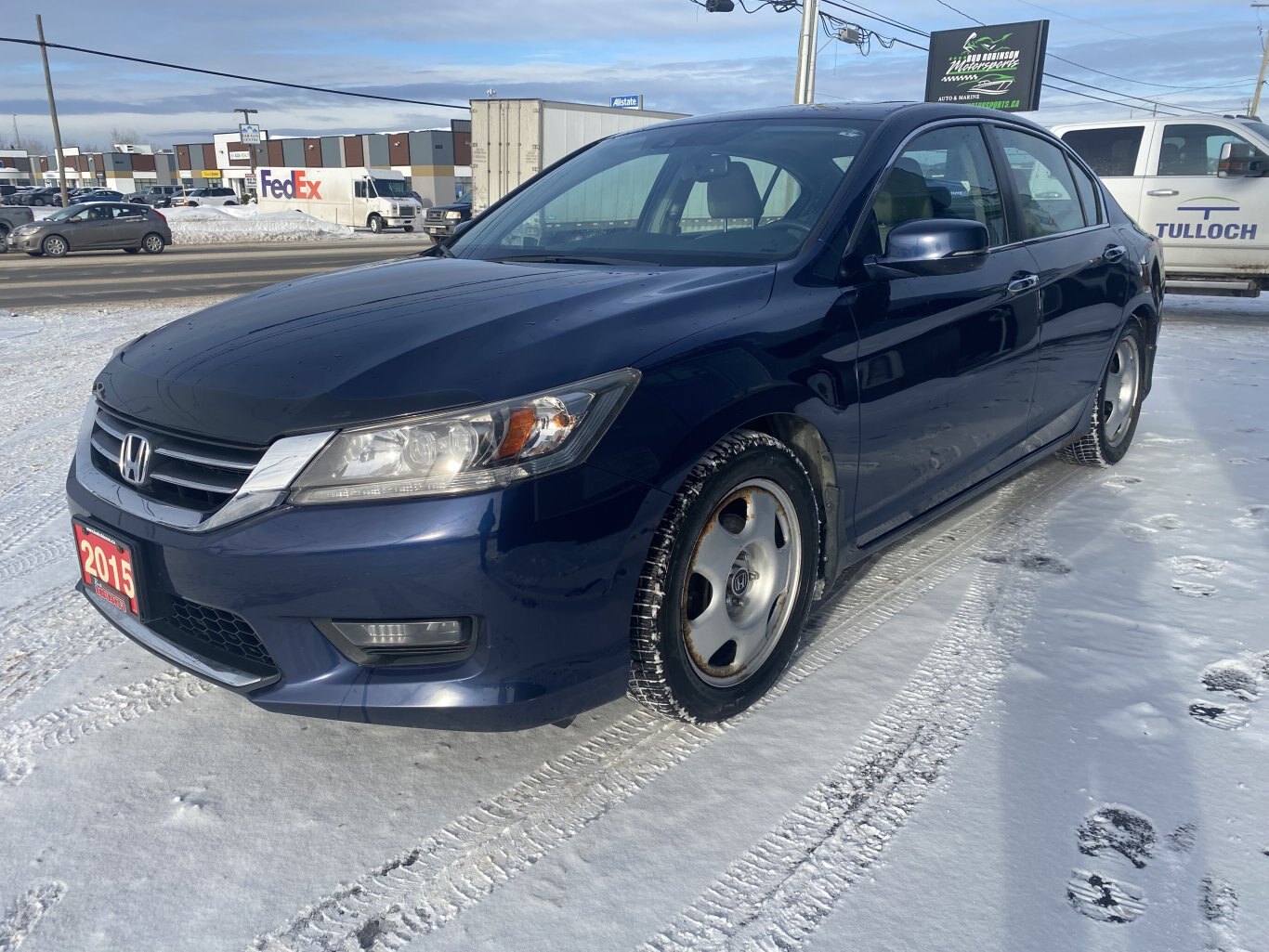 2015 HONDA ACCORD TOURING FWD WITH SUNROOF, LEATHER SEATS, HEATED SEATS AND REAR VIEW CAMERA!