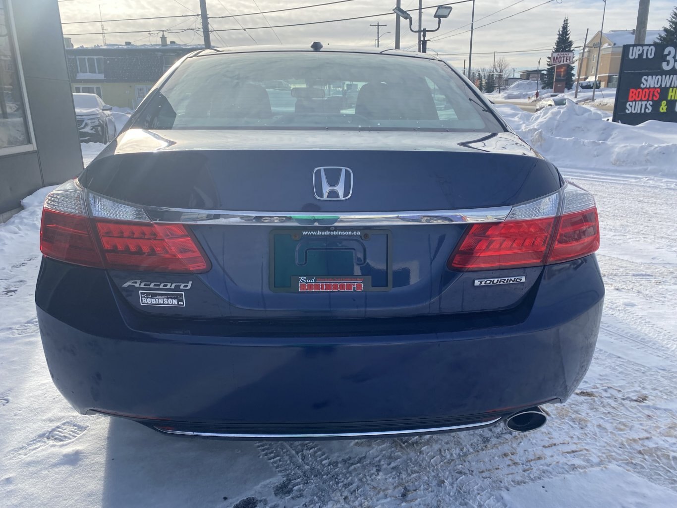 2015 HONDA ACCORD TOURING FWD WITH SUNROOF, LEATHER SEATS, HEATED SEATS AND REAR VIEW CAMERA!