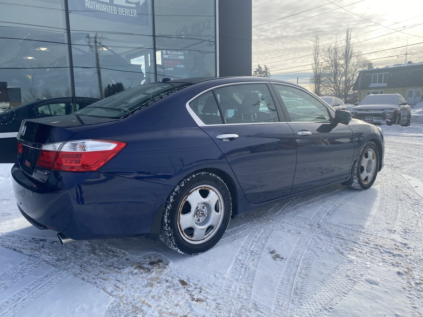 2015 HONDA ACCORD TOURING FWD WITH SUNROOF, LEATHER SEATS, HEATED SEATS AND REAR VIEW CAMERA!