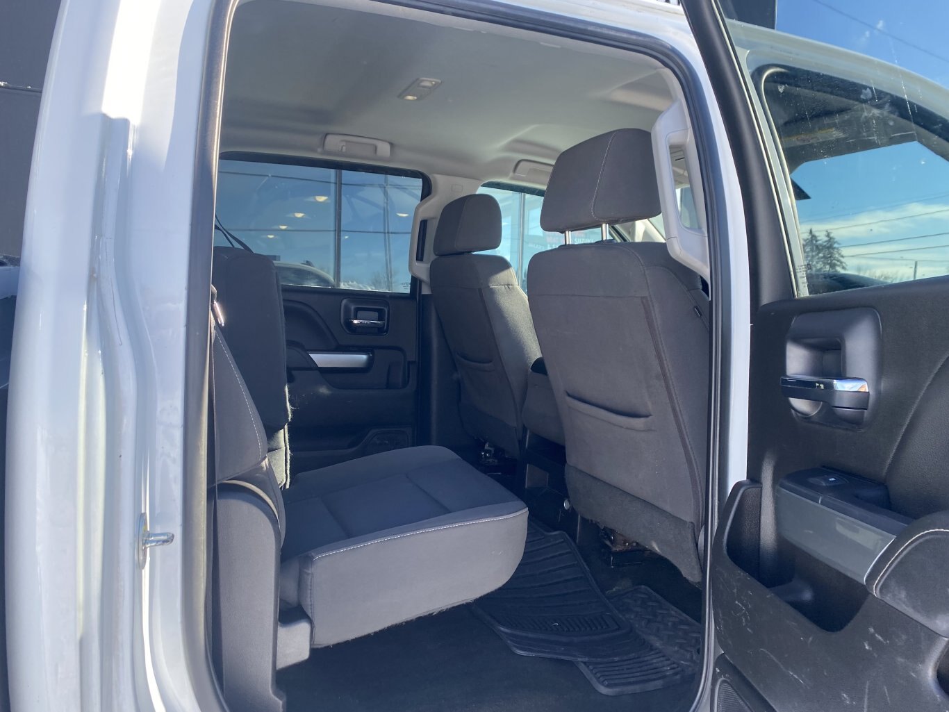 2018 CHEVROLET SILVERADO 2500HD LT 4X4 CREW CAB 8FT BOX WITH REAR VIEW CAMERA!!