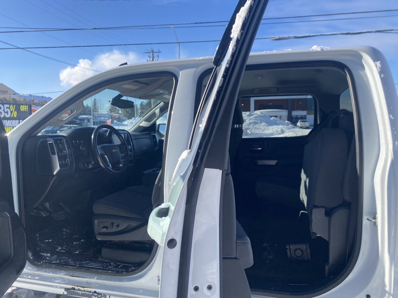 2018 CHEVROLET SILVERADO 2500HD LT 4X4 CREW CAB 8FT BOX WITH REAR VIEW CAMERA!!