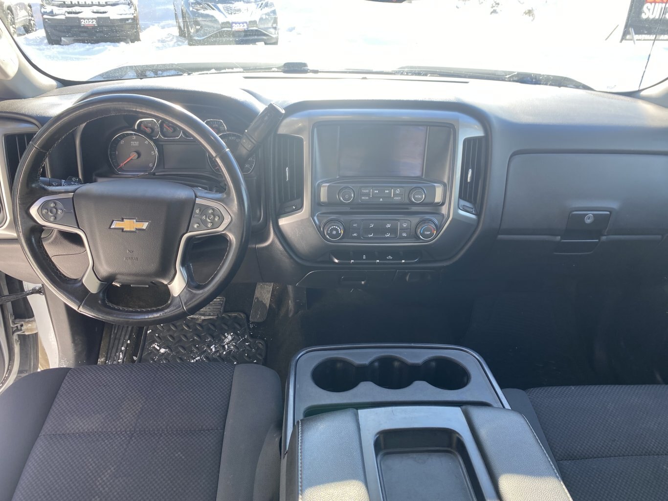 2018 CHEVROLET SILVERADO 2500HD LT 4X4 CREW CAB 8FT BOX WITH REAR VIEW CAMERA!!