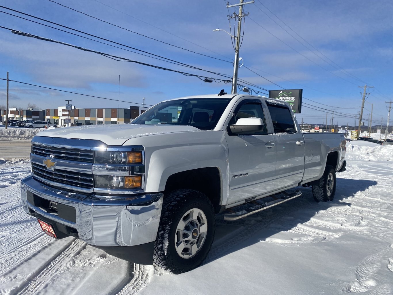 2018 CHEVROLET SILVERADO 2500HD LT 4X4 CREW CAB 8FT BOX WITH REAR VIEW CAMERA!!