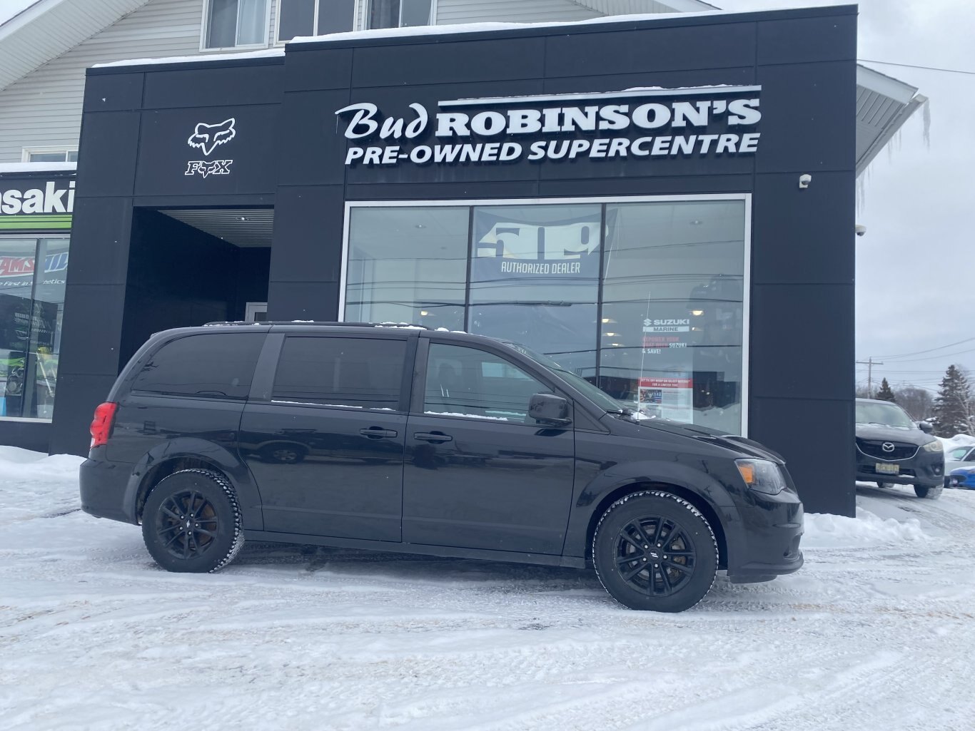 2019 DODGE GRAND CARAVAN GT FWD WITH LEATHER SEATS, HEATED SEATS, DVD PLAYER, HEATED STEERING WHEEL, REAR VIEW CAMERA AND NAV!!