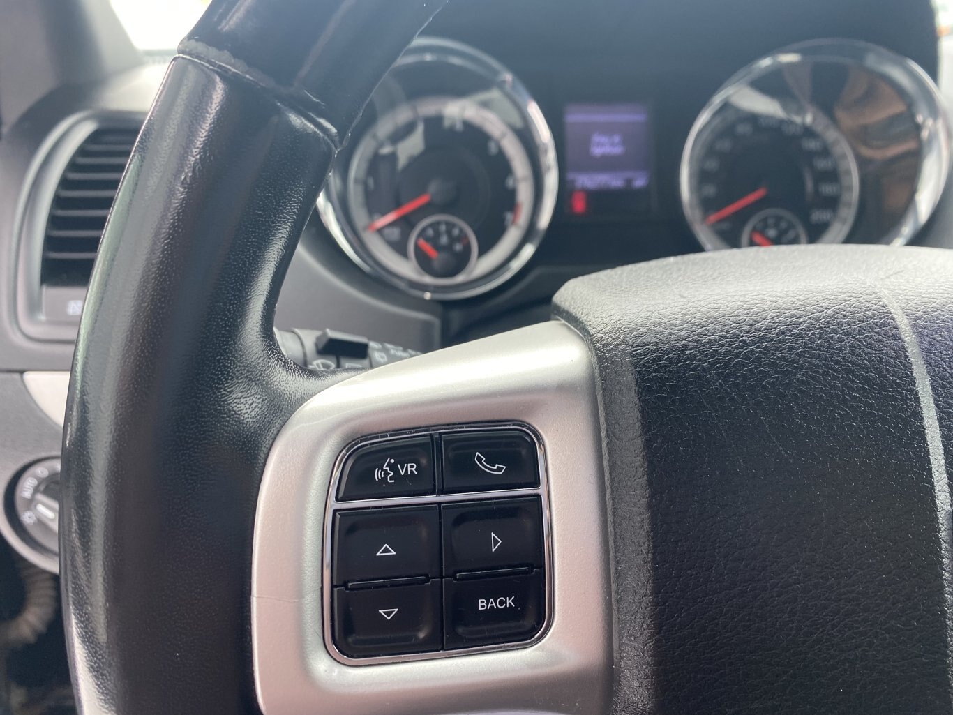 2019 DODGE GRAND CARAVAN GT FWD WITH LEATHER SEATS, HEATED SEATS, DVD PLAYER, HEATED STEERING WHEEL, REAR VIEW CAMERA AND NAV!!