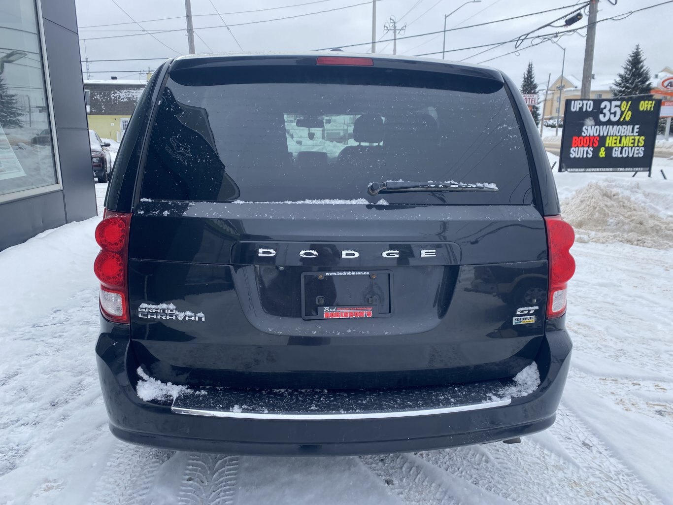 2019 DODGE GRAND CARAVAN GT FWD WITH LEATHER SEATS, HEATED SEATS, DVD PLAYER, HEATED STEERING WHEEL, REAR VIEW CAMERA AND NAV!!