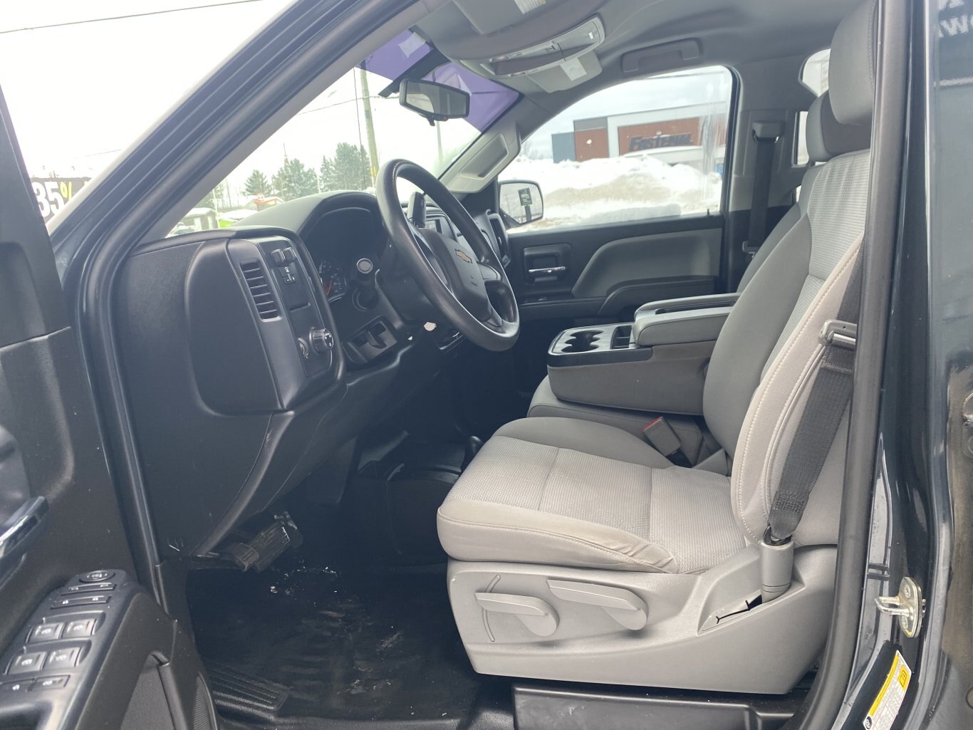 2018 CHEVROLET SILVERADO LT 4X4 CREW CAB 6.6 FT BOX WITH REAR VIEW CAMERA!!