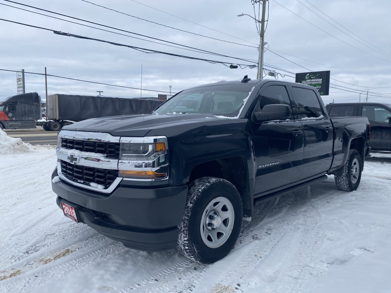 2018 CHEVROLET SILVERADO LT 4X4 CREW CAB 6.6 FT BOX WITH REAR VIEW CAMERA!!