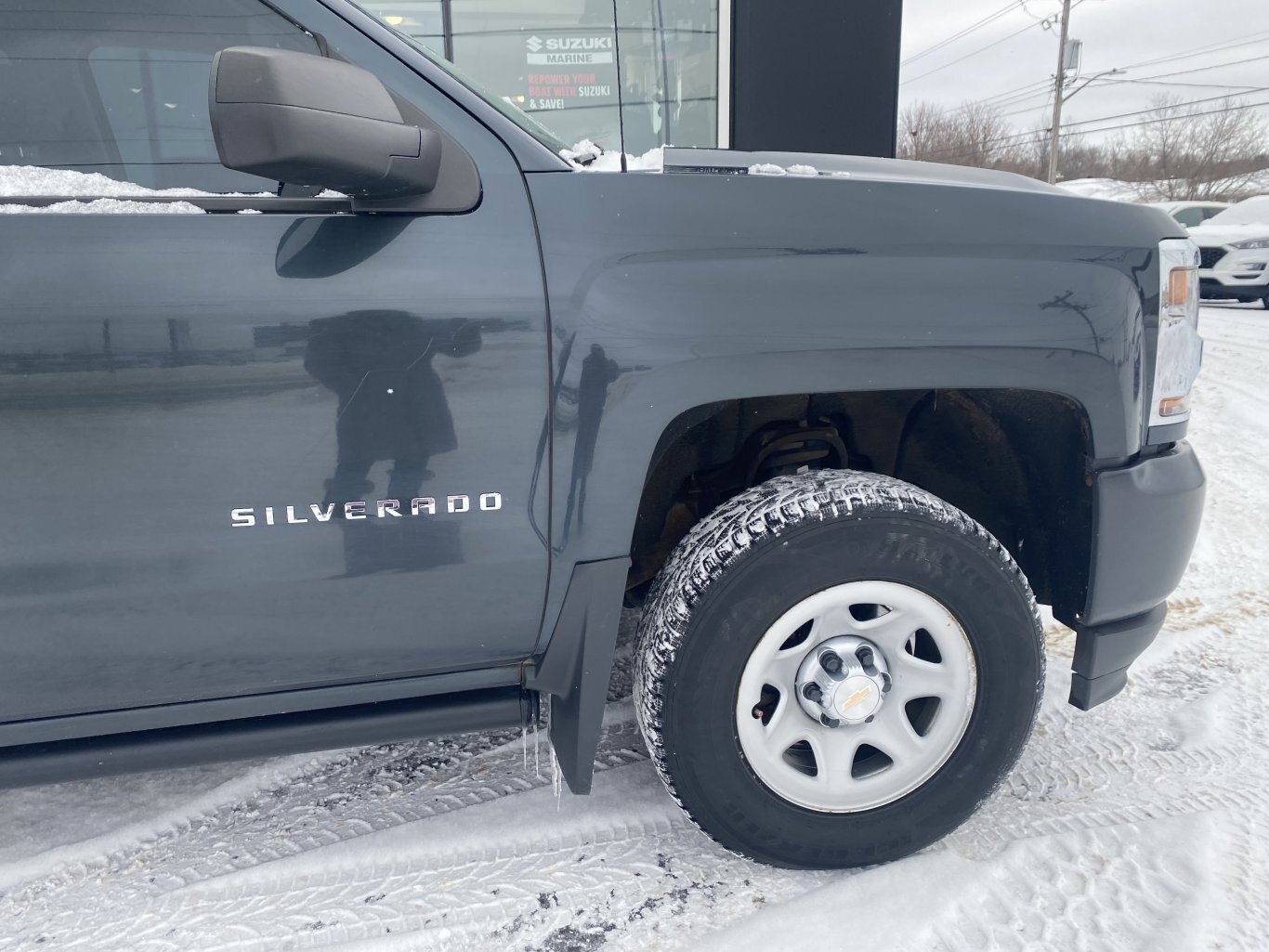 2018 CHEVROLET SILVERADO LT 4X4 CREW CAB 6.6 FT BOX WITH REAR VIEW CAMERA!!