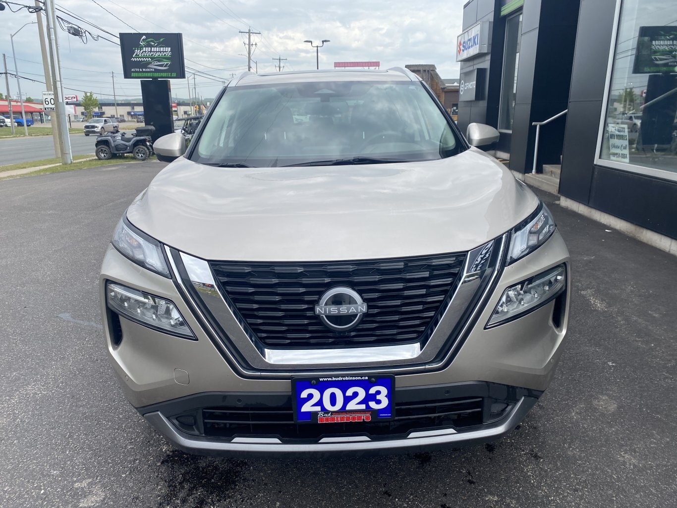 2023 NISSAN ROGUE SL AWD (PREVIOUS RENTAL) WITH SUNROOF, LEATHER SEATS, HEATED SEATS, POWER TRUNK, REMOTE START, REAR VIEW CAMERA AND NAVIGATION!!