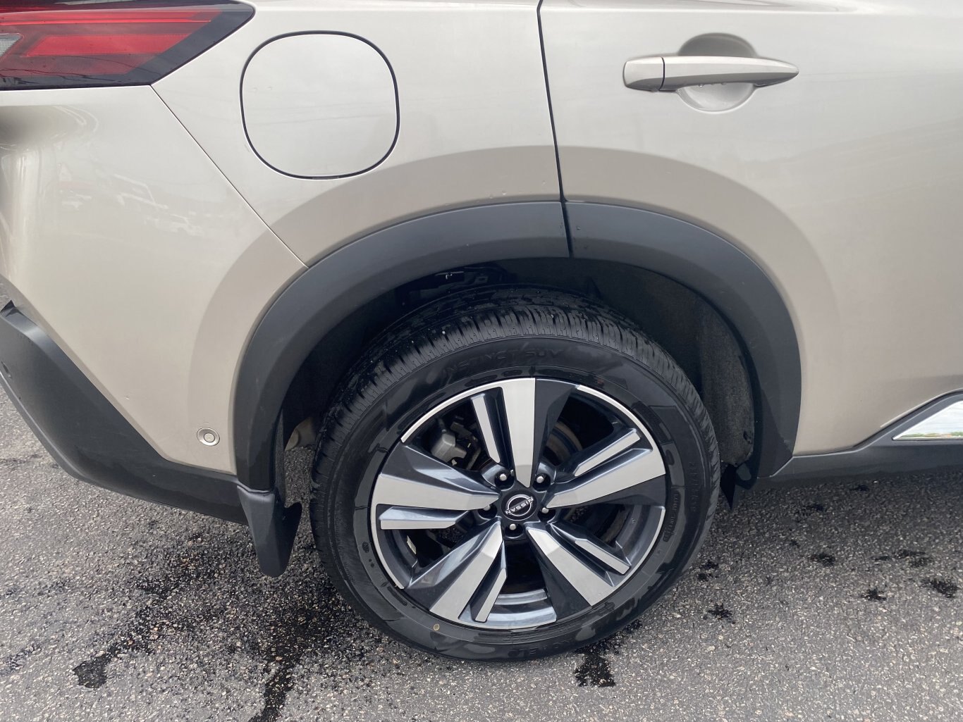 2023 NISSAN ROGUE SL AWD (PREVIOUS RENTAL) WITH SUNROOF, LEATHER SEATS, HEATED SEATS, POWER TRUNK, REMOTE START, REAR VIEW CAMERA AND NAVIGATION!!