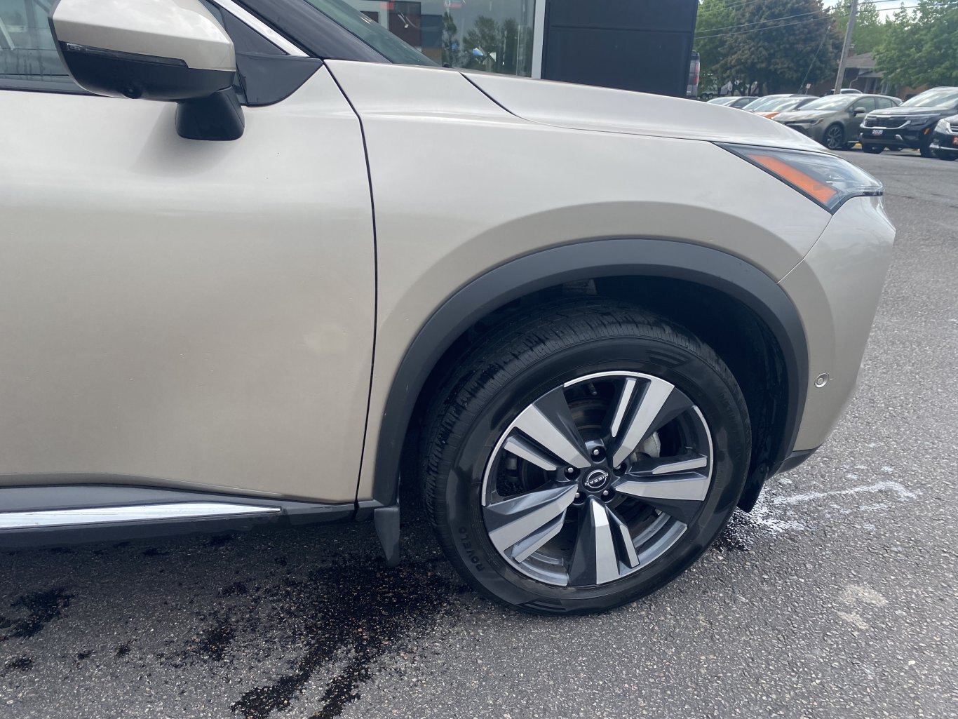 2023 NISSAN ROGUE SL AWD (PREVIOUS RENTAL) WITH SUNROOF, LEATHER SEATS, HEATED SEATS, POWER TRUNK, REMOTE START, REAR VIEW CAMERA AND NAVIGATION!!