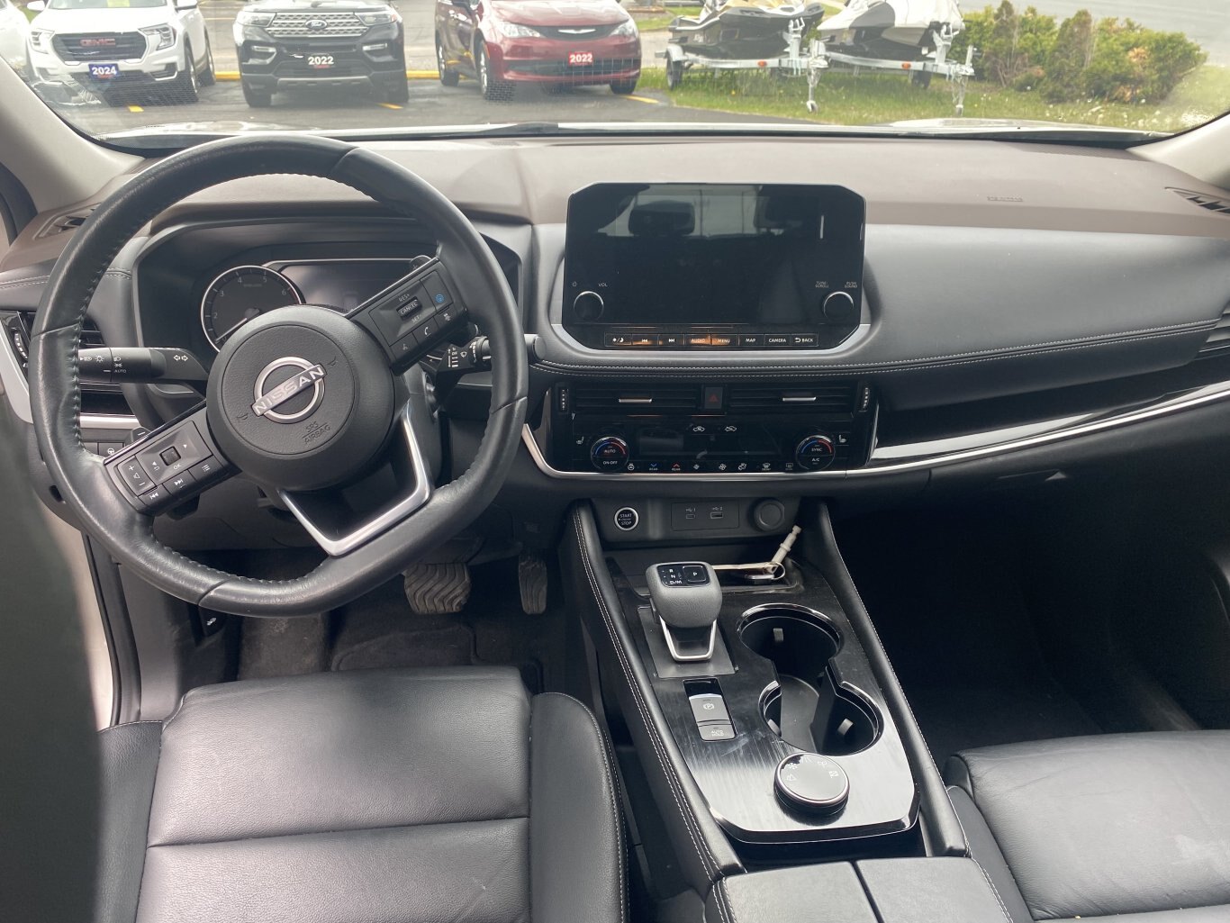 2023 NISSAN ROGUE SL AWD (PREVIOUS RENTAL) WITH SUNROOF, LEATHER SEATS, HEATED SEATS, POWER TRUNK, REMOTE START, REAR VIEW CAMERA AND NAVIGATION!!