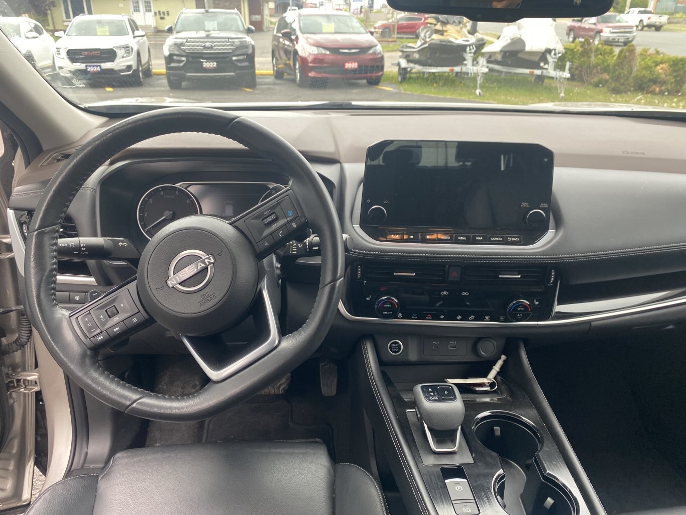 2023 NISSAN ROGUE SL AWD (PREVIOUS RENTAL) WITH SUNROOF, LEATHER SEATS, HEATED SEATS, POWER TRUNK, REMOTE START, REAR VIEW CAMERA AND NAVIGATION!!