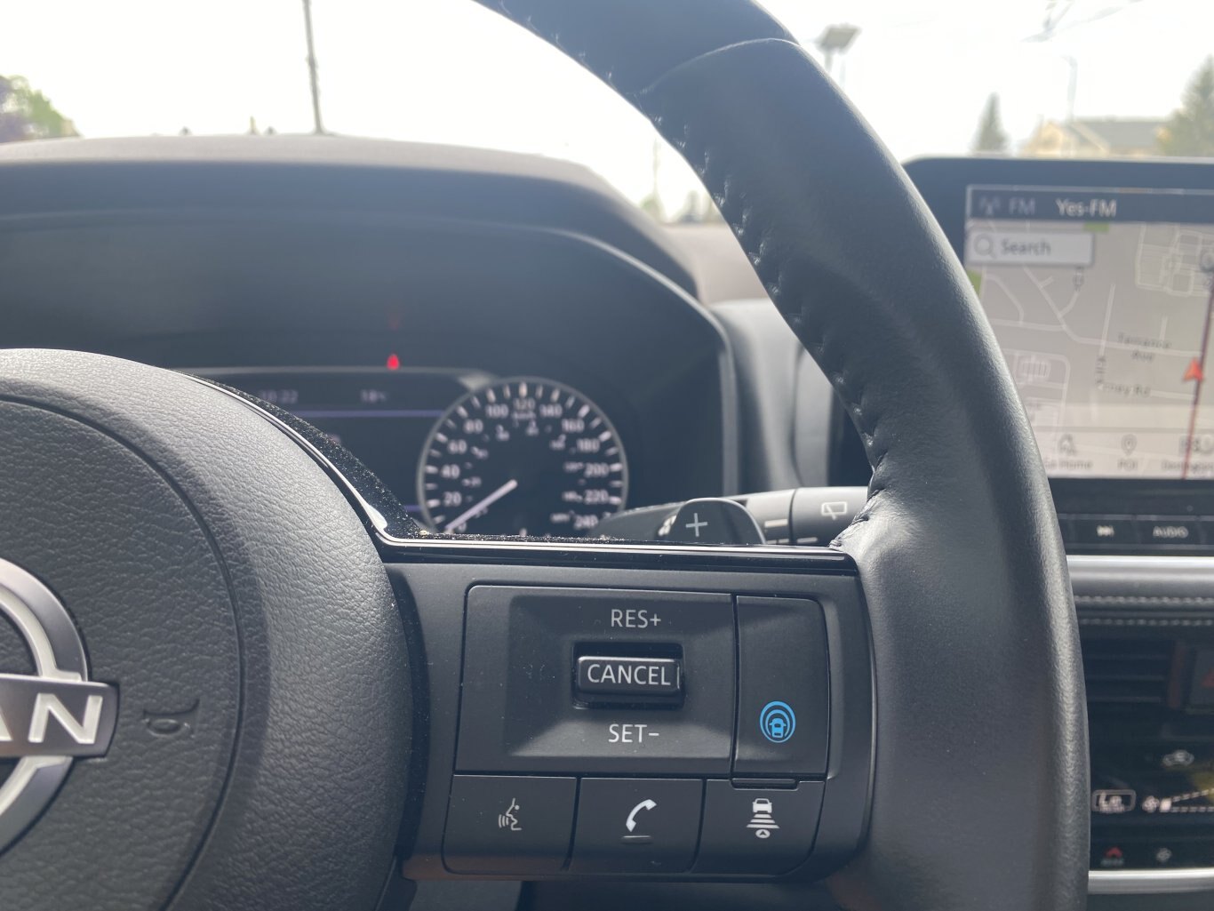 2023 NISSAN ROGUE SL AWD (PREVIOUS RENTAL) WITH SUNROOF, LEATHER SEATS, HEATED SEATS, POWER TRUNK, REMOTE START, REAR VIEW CAMERA AND NAVIGATION!!