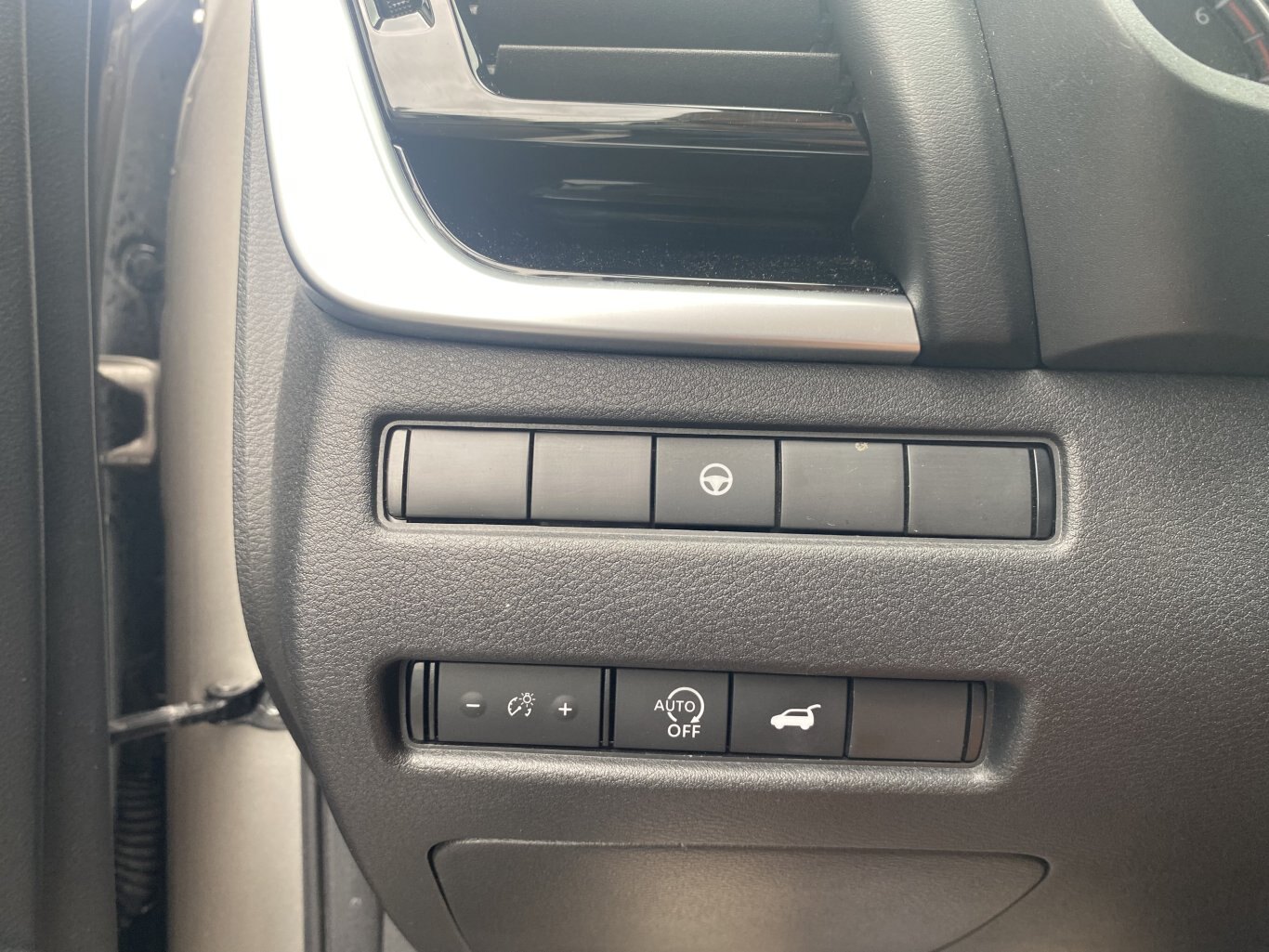 2023 NISSAN ROGUE SL AWD (PREVIOUS RENTAL) WITH SUNROOF, LEATHER SEATS, HEATED SEATS, POWER TRUNK, REMOTE START, REAR VIEW CAMERA AND NAVIGATION!!