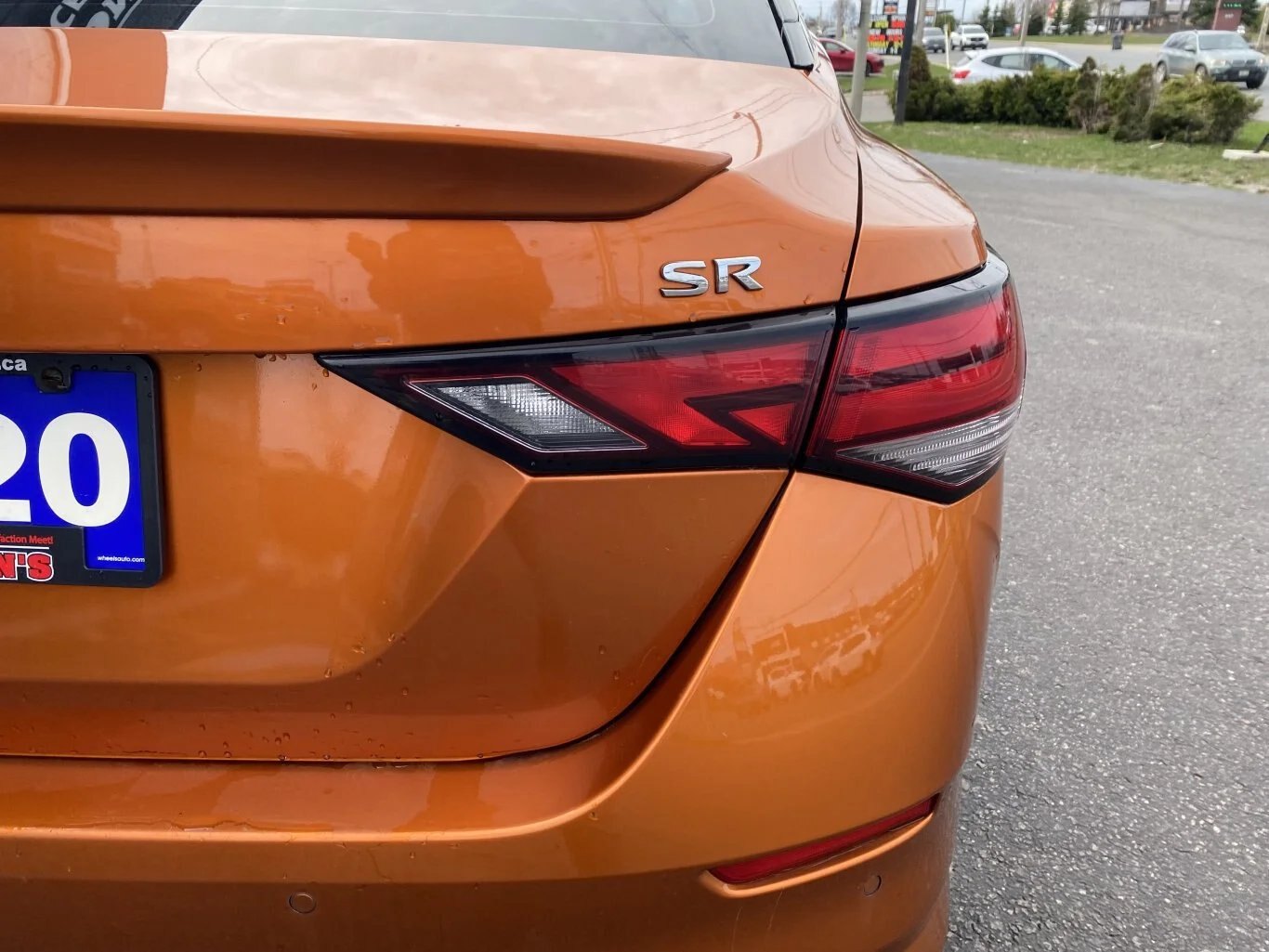 2020 NISSAN SENTRA SR FWD WITH SUNROOF, LEATHER SEATS, HEATED SEATS, HEATED STEERING WHEEL, REAR VIEW CAMERA AND SNOW TIRES!!