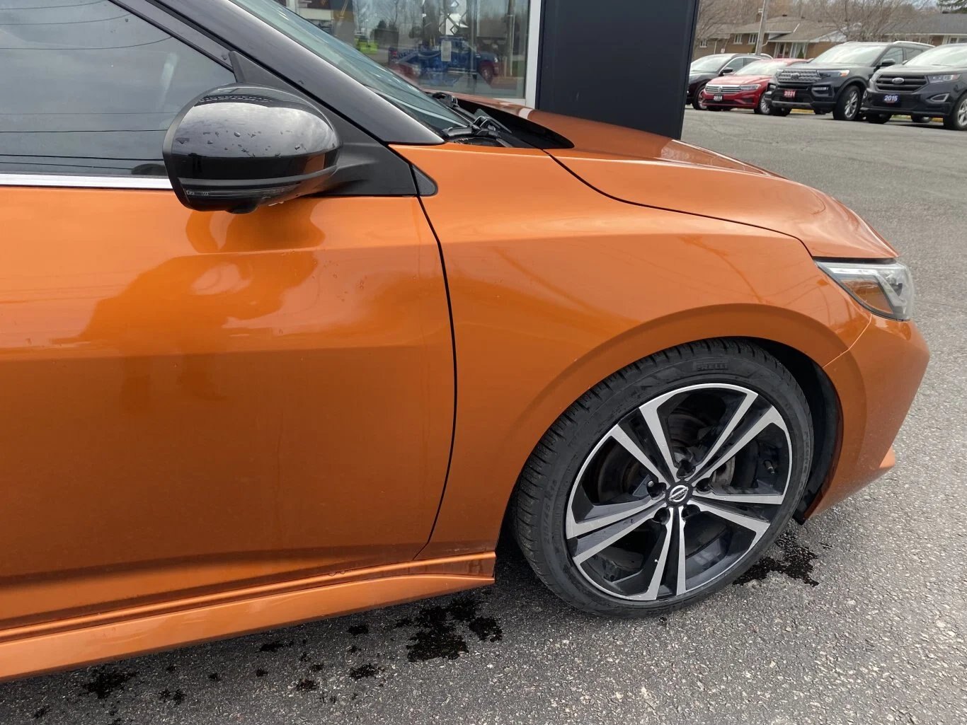 2020 NISSAN SENTRA SR FWD WITH SUNROOF, LEATHER SEATS, HEATED SEATS, HEATED STEERING WHEEL, REAR VIEW CAMERA AND SNOW TIRES!!