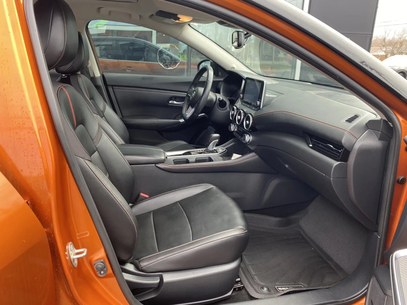 2020 NISSAN SENTRA SR FWD WITH SUNROOF, LEATHER SEATS, HEATED SEATS, HEATED STEERING WHEEL, REAR VIEW CAMERA AND SNOW TIRES!!