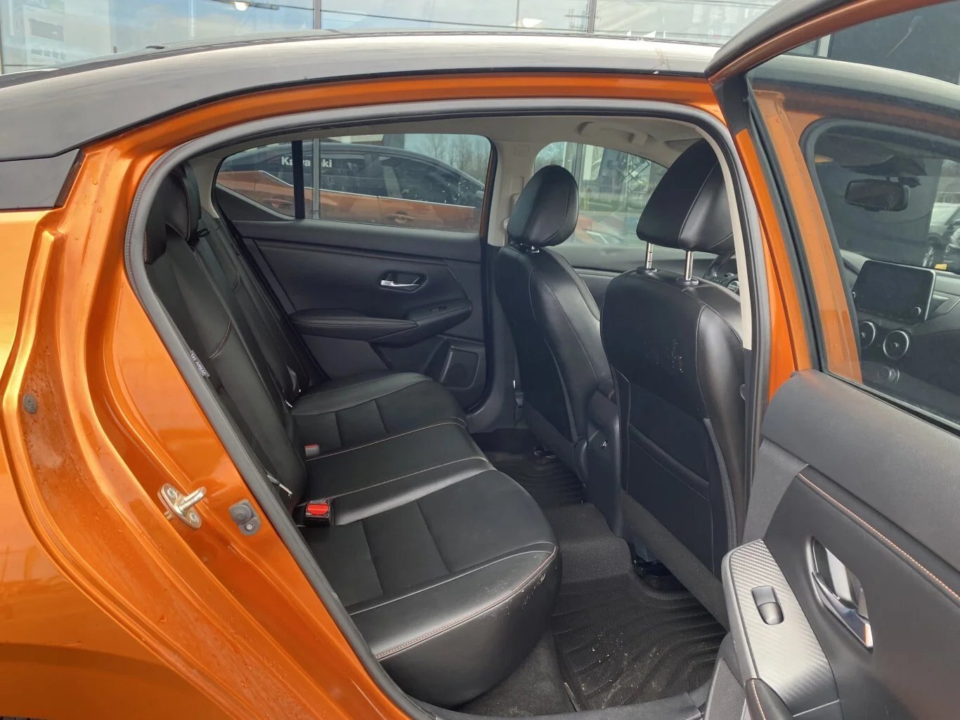 2020 NISSAN SENTRA SR FWD WITH SUNROOF, LEATHER SEATS, HEATED SEATS, HEATED STEERING WHEEL, REAR VIEW CAMERA AND SNOW TIRES!!