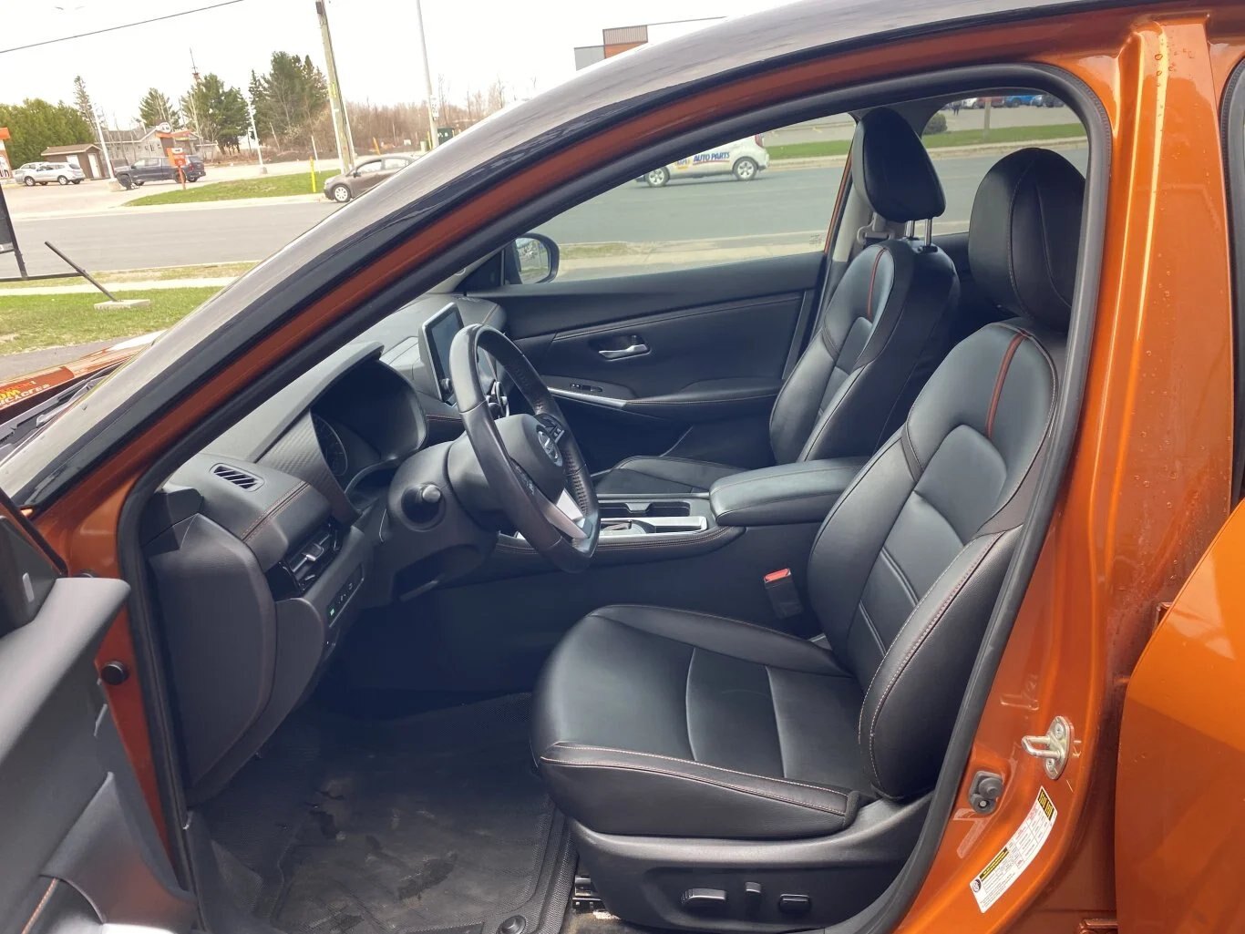 2020 NISSAN SENTRA SR FWD WITH SUNROOF, LEATHER SEATS, HEATED SEATS, HEATED STEERING WHEEL, REAR VIEW CAMERA AND SNOW TIRES!!