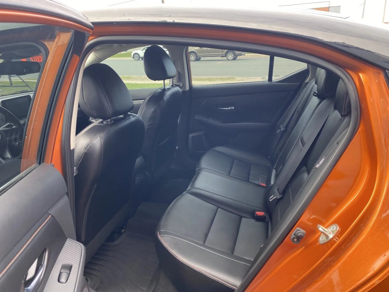 2020 NISSAN SENTRA SR FWD WITH SUNROOF, LEATHER SEATS, HEATED SEATS, HEATED STEERING WHEEL, REAR VIEW CAMERA AND SNOW TIRES!!