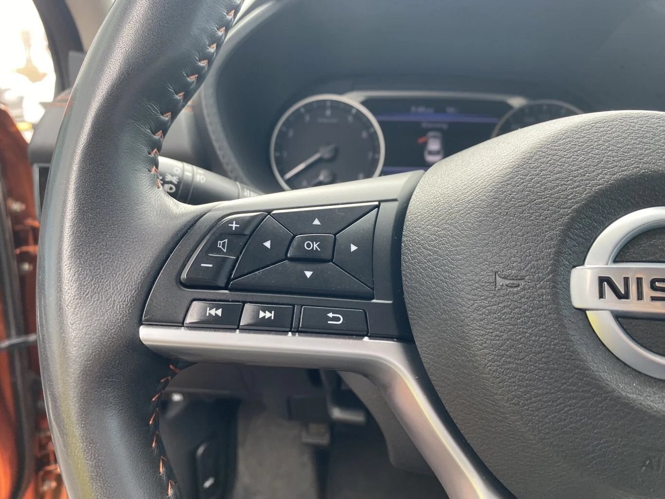 2020 NISSAN SENTRA SR FWD WITH SUNROOF, LEATHER SEATS, HEATED SEATS, HEATED STEERING WHEEL, REAR VIEW CAMERA AND SNOW TIRES!!