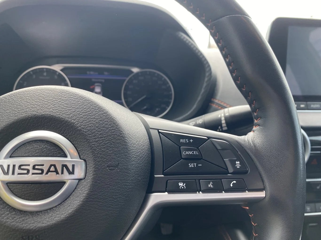 2020 NISSAN SENTRA SR FWD WITH SUNROOF, LEATHER SEATS, HEATED SEATS, HEATED STEERING WHEEL, REAR VIEW CAMERA AND SNOW TIRES!!