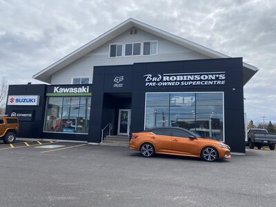 2020 NISSAN SENTRA SR FWD WITH SUNROOF, LEATHER SEATS, HEATED SEATS, HEATED STEERING WHEEL AND REAR-VIEW CAMERA!!