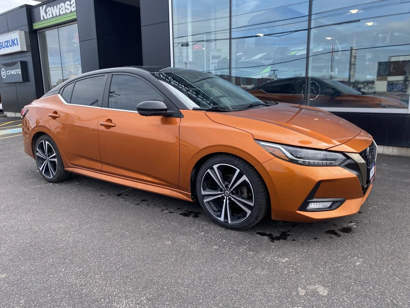 2020 NISSAN SENTRA SR FWD WITH SUNROOF, LEATHER SEATS, HEATED SEATS, HEATED STEERING WHEEL, REAR VIEW CAMERA AND SNOW TIRES!!