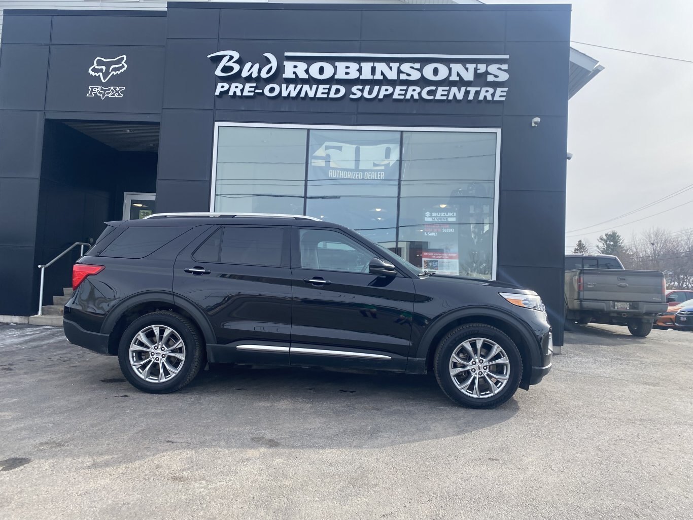 2022 FORD EXPLORER LIMITED 4X4 ( PREVIOUS RENTAL ) 3RD ROW SEATING WITH SUNROOF, LEATHER SEATS, POWER TRUNK, HEATED SEATS, HEATED STEERING WHEEL, REMOTE START, REAR VIEW CAMERA AND NAVIGATION!!
