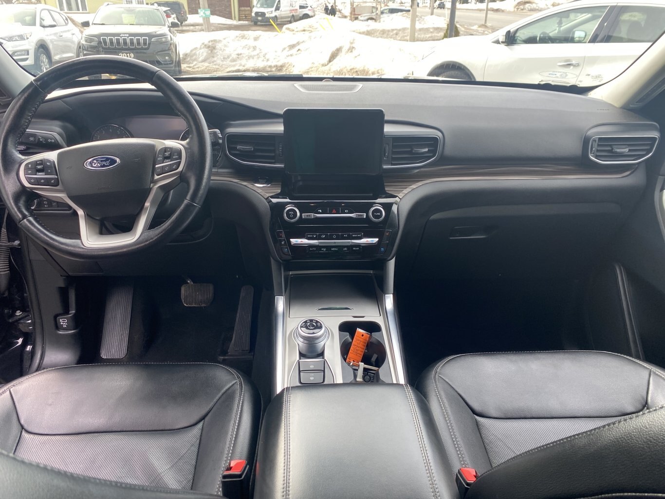 2022 FORD EXPLORER LIMITED 4X4 ( PREVIOUS RENTAL ) 3RD ROW SEATING WITH SUNROOF, LEATHER SEATS, POWER TRUNK, HEATED SEATS, HEATED STEERING WHEEL, REMOTE START, REAR VIEW CAMERA AND NAVIGATION!!