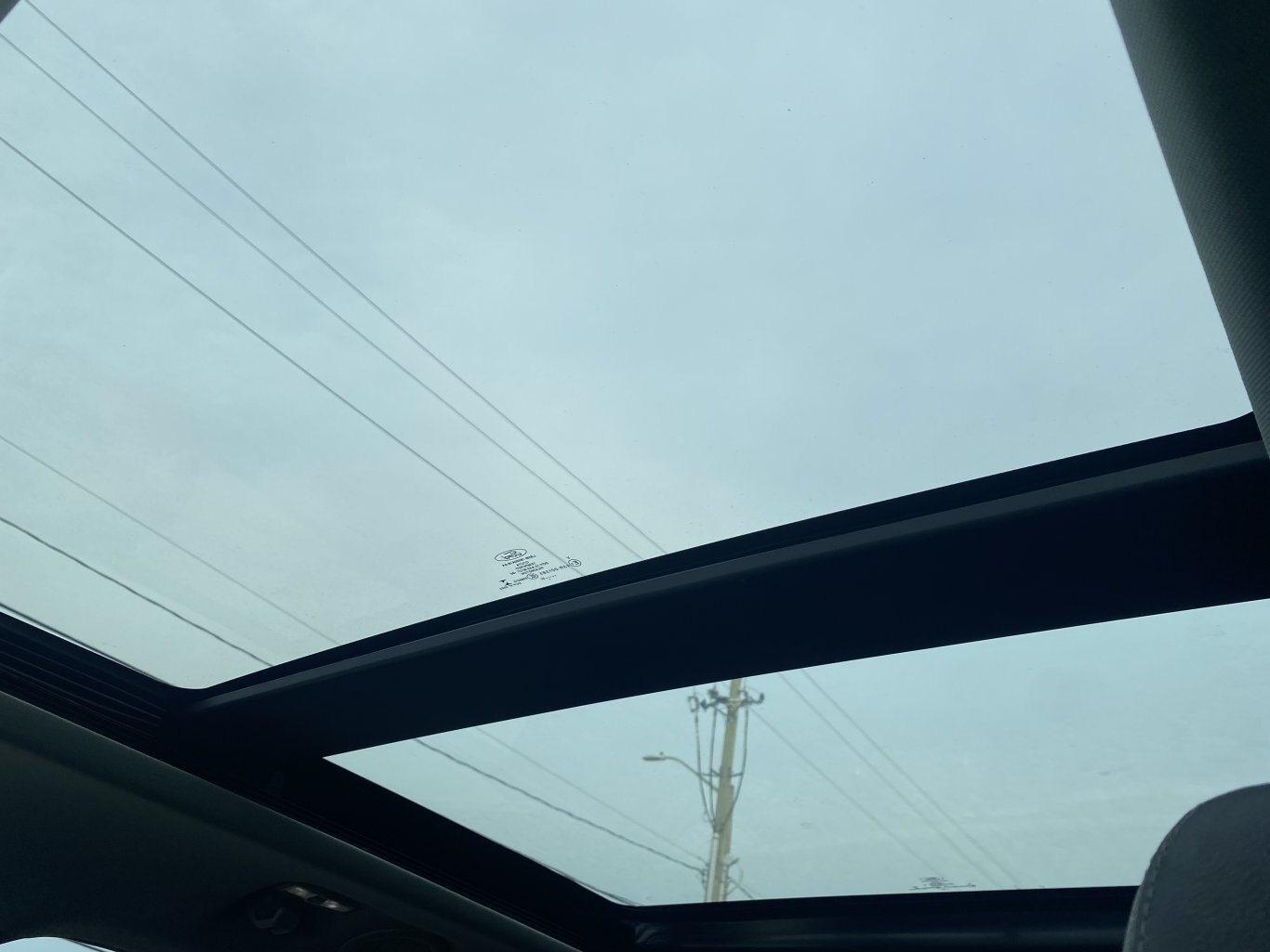 2022 FORD EXPLORER LIMITED 4X4 ( PREVIOUS RENTAL ) 3RD ROW SEATING WITH SUNROOF, LEATHER SEATS, POWER TRUNK, HEATED SEATS, HEATED STEERING WHEEL, REMOTE START, REAR VIEW CAMERA AND NAVIGATION!!